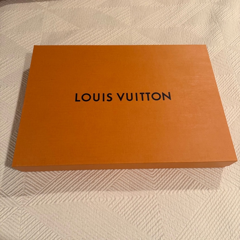 Louis Vuitton Flat Box 🧡